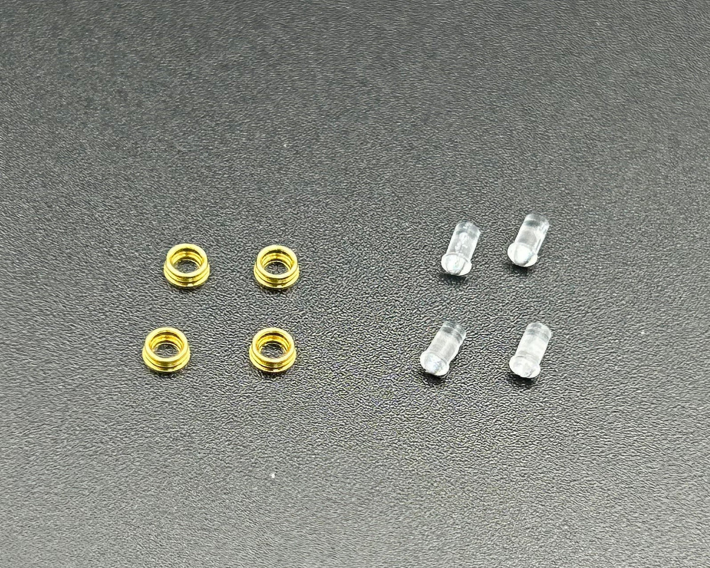 Modelli AiMX R1004 Set di 4 vecchi anelli per lampade in ottone + prismi per locomotiva italiana.