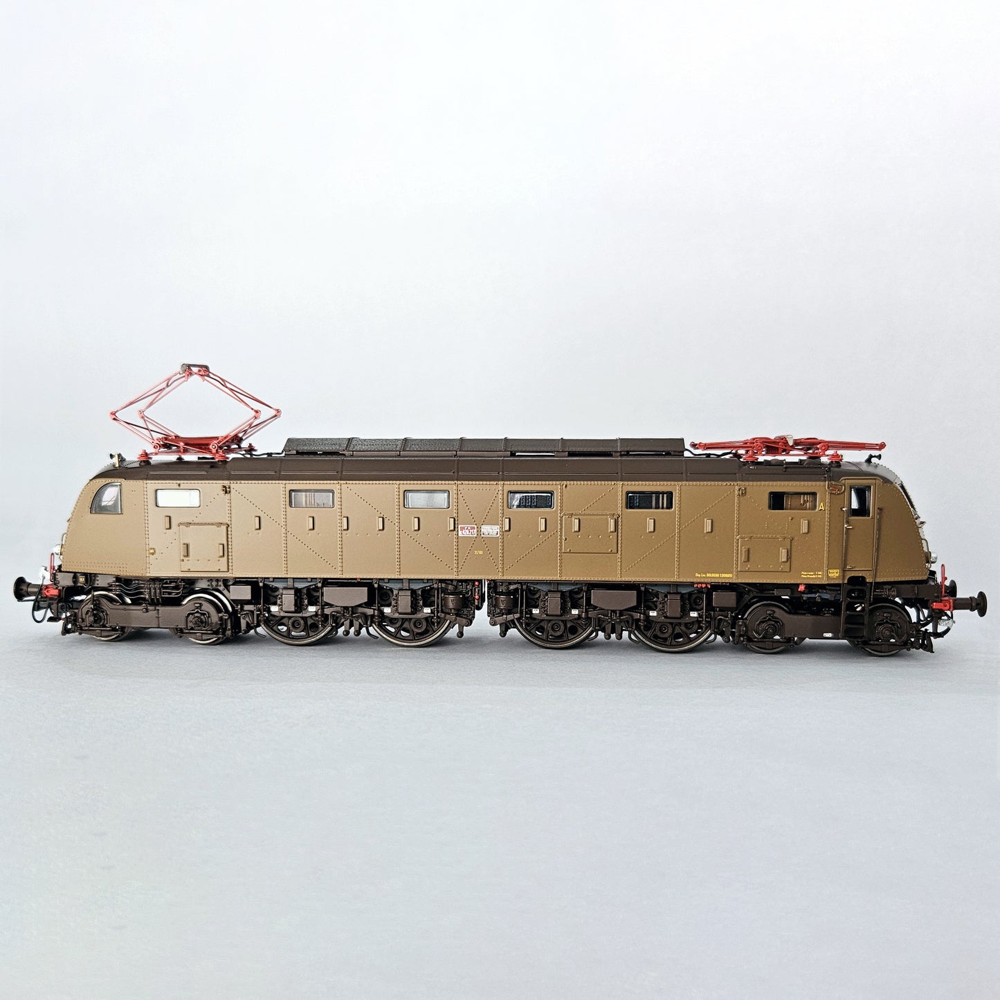 AiMX Models Locomotiva Elettrica FS E 428 217 T.I.B.B. – H0 1/87 AX2043 Castano Isabella Era IV