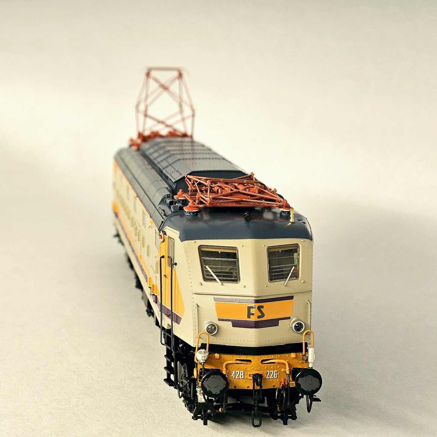 AiMX Models Locomotiva Elettrica FS E 428 226 ANSALDO "Pira ta" livrea MDVC – H0 1/87 AX2046S DCC Sound+ Era IV