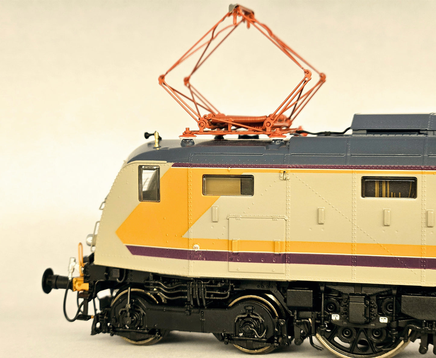 AiMX Models Locomotiva Elettrica FS E 428 226 ANSALDO "Pira ta" livrea MDVC – H0 1/87 AX2046S DCC Sound+ Era IV