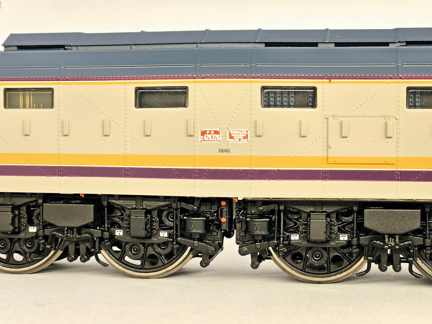 AiMX Models Locomotiva Elettrica FS E 428 226 ANSALDO "Pira ta" livrea MDVC – H0 1/87 AX2046S DCC Sound+ Era IV