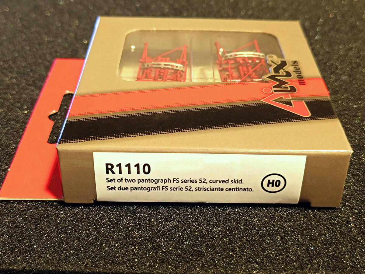 AiMX R1110 Set of two pantographs series 52 with curved skid + insulators + screws.